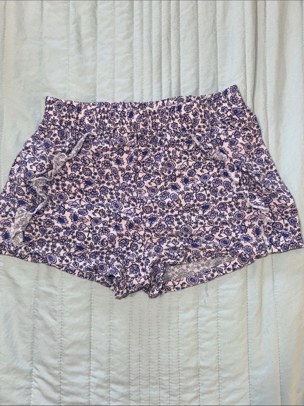 Adorable Outfit - eyelet lace, ruffle details!